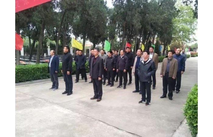 【汶上不忘初心 缅怀先烈】县房管局组织党员干部祭扫烈士陵园