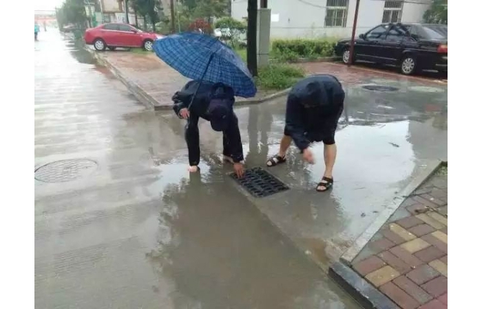 【汶上防汛抢险】县房管局启动应急预案有效应对雷电强降雨天气