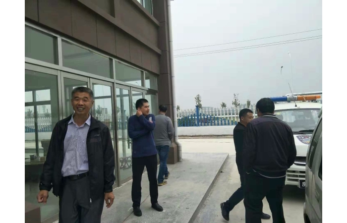 县房管局督导公共租赁性住房华城雅居项目建设情况