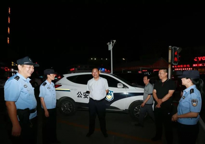 汶上县人民政府 政务要闻 副县长许文祥督导检查城区“警灯闪烁”工作